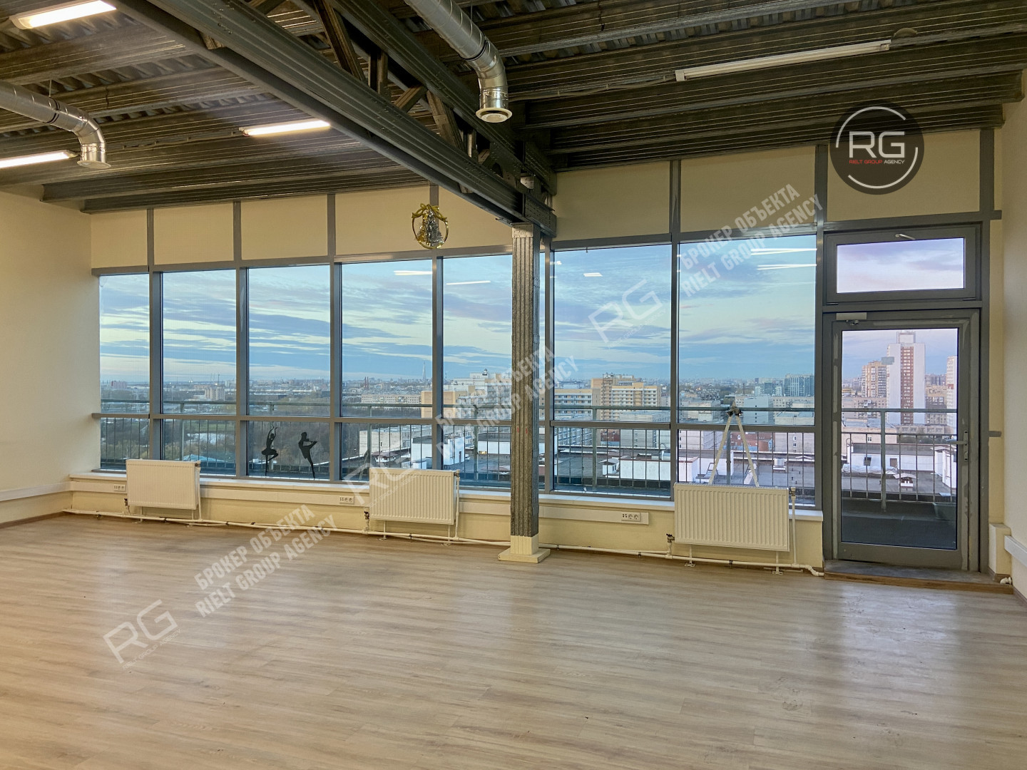  Продажа офиса с панорамным видом 